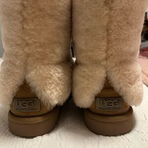 UGG Classic maylin chestnut  Sheepskin Boots